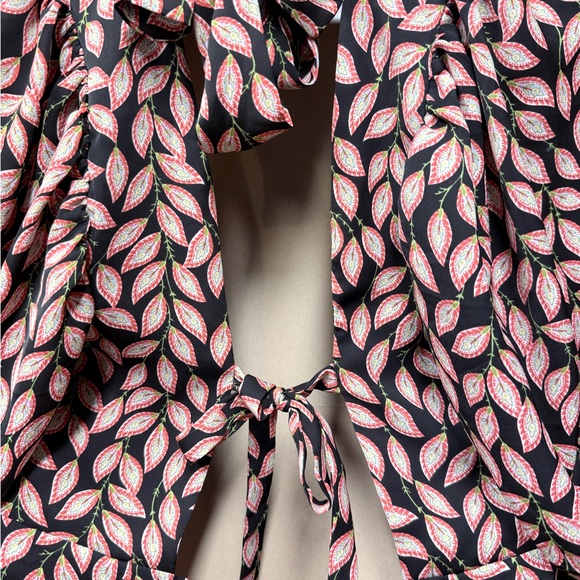 Beautiful Leaf Patterned Dress with Puff Sleeves - Picture 6 of 12